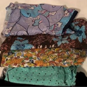 4 XS Holiday/Floral Scrub Top Lot